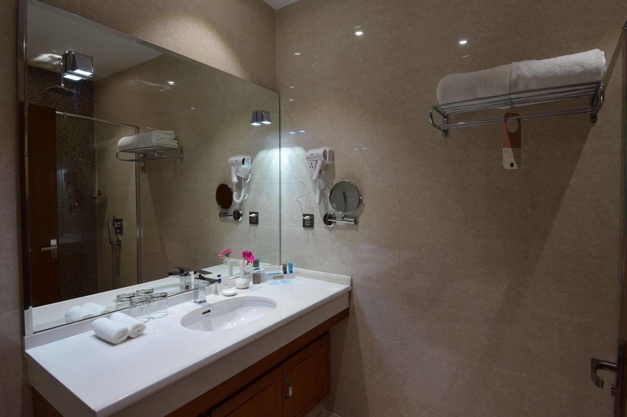 Novotel Suites Riyadh Centre Екстер'єр фото